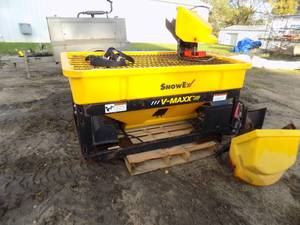 lot 5 image: SnowEX V-Maxx G2 Poly Hopper Spreader