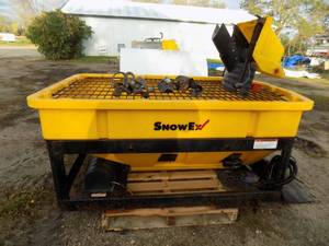lot 7 image: Snowex V-Maxx 7550 Poly Hopper Salt Spreader
