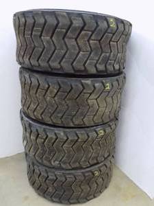 lot 2 image: 4 Skid loader tires (Used)