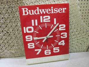 (C-3) Budweiser Advertising Clock 1...