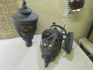 (A-3T) 2 Large Outdoor Lights 1 Pos...