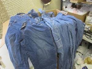 (D-3T) Large Box Full of Assorted C...