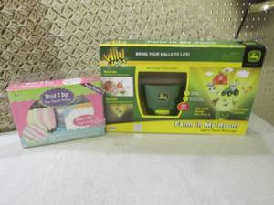 (D-2) John Deere Wild Walls Farm In...