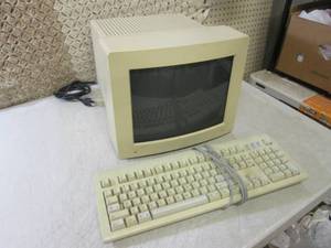 (RMT) Vintage Apple Monitor and Key...