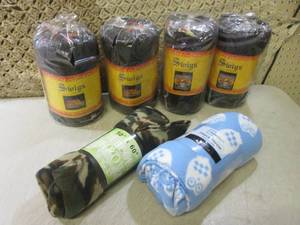 (EW5) Lot of 6 Fleece Throws New...