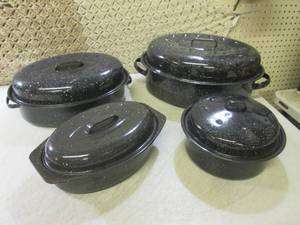 (D-1) 4 Roasting Pans with Lids...