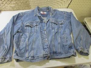 (E-1) Denim Jacket Size XL...
