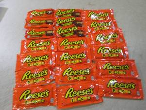 (B-2) 20 Assorted Reeses Candy Past...