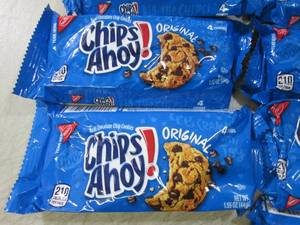 (B-2) 16 Packs of Chips Ahoy Cookie...