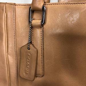 lot 19 image: Coach Tan Bag