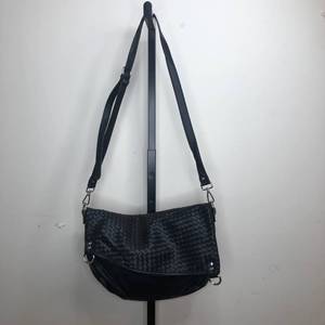 lot 31 image: Beautiful Leather Black Bag