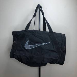 lot 32 image: Nike Carry Gear