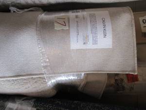 lot 17 image: Calvin Klein CK782 GreyBeige Jackson CK782 GreyBeige Area Rug Jackson - 710 x 910