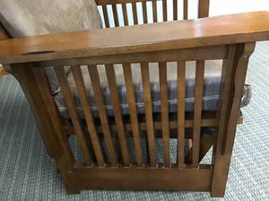 lot 492 image: Mission Style Rocker