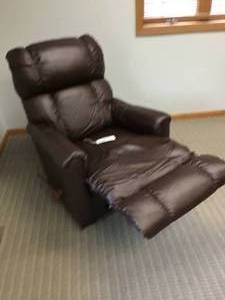 lot 494 image: La-Z-Boy Leather Recliner