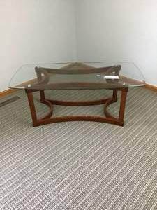 lot 499 image: Beveled Glass Coffee Table