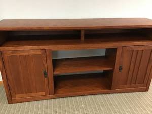 lot 505 image: Entertainment Center