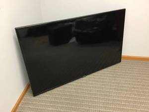 lot 520 image: Samsung 55 Flat Screen TV