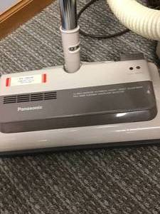 lot 525 image: Panasonic Vacuum Cleaner