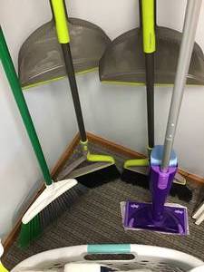 lot 608 image: Cleaning Kit