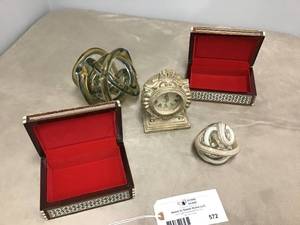 lot 572 image: Decorative Set with Clock - 5 pieces