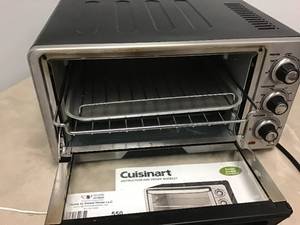 lot 550 image: Cuisinart Custom Classic Toaster Oven Broiler TOB-40