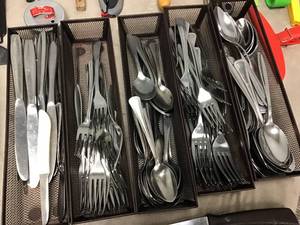 lot 551 image: Flatware Set  29 piece utensil set