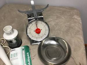 lot 559 image: Braun Multiquick Immersion Hand Blender & Taylor Mechanical Kitchen Scale