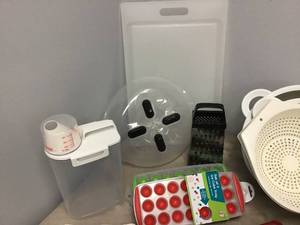 lot 560 image: Kitchen Bundle Set