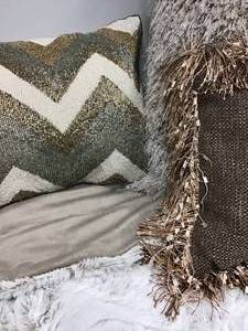 lot 507 image: Pillows & Fur Blanket