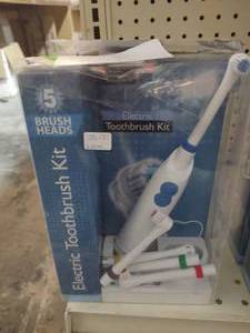 lot 206 image: 2 Electric toothbrush kits 5 brush ...
