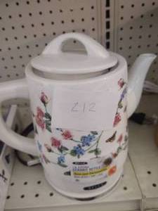 lot 212 image: Bella 1.5 Litre Electric ceramic ke...