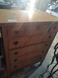 lot 271 image: 7 Drawer Solid wood Vintage Dresser...