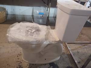 lot 293 image: Toilet with tank white with a off w...