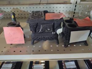 lot 11 image: Vintage Replica Potbelly stove, woo...