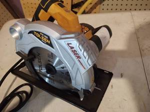 lot 17 image: Force xpress tolsen 79731 Laser saw...