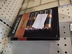 lot 19 image: 2 packs C10 Duracell Batteries...