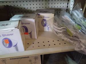lot 82 image: 3 sets of 2 skirtpants hangers, 3 ...