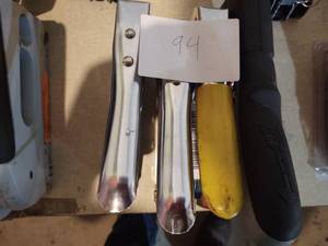 lot 94 image: 1 Arrow Red stapler gun, 3 T50 heav...