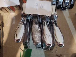 lot 98 image: 4 Arrow 7.4in light duty staple gun...