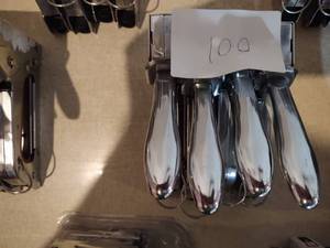 lot 100 image: 4 Arrow 7.4in light duty staple gun...