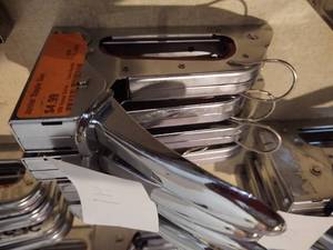 lot 114 image: 4 Junior light duty staple gun Reta...