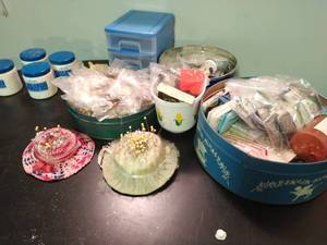 lot 182 image: Collection Of Sewing Items