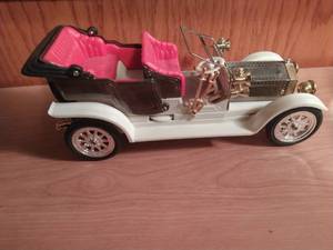 lot 14 image: Plastic And Metal Model Car