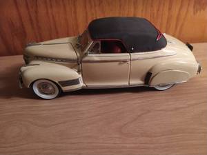 lot 21 image: 1941 Chevrolet Special Deluxe Model Car By The Danbury Mint