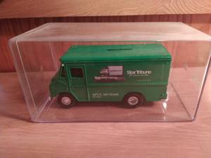 lot 25 image: Ertl Star Tribune MPs, MN 55488 Delivery Truck Model Car Bank