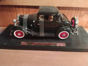 lot 26 image: 1932 Ford 3-Window Model Car