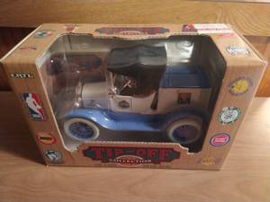 lot 27 image: Vintage Tip-Off Collection Die-Cast CAVS Model Car Bank By ERTL