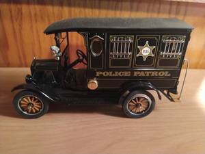 lot 34 image: 1920s Ford Model T Paddy Wagon Model Car By The Danbury Mint