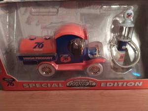 lot 40 image: 1912 Ford Model T Oil Tanker With Gas Pump Model Car By Gearbox Toys